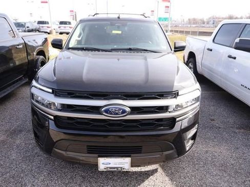 Used 2024 Ford Expedition Max XLT image 3