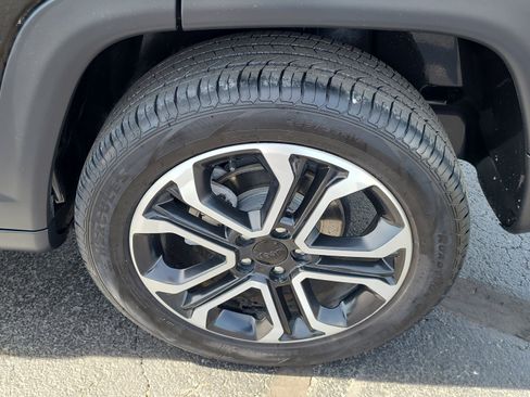 Used 2022 Jeep Compass Limited AWD/4WD image 10