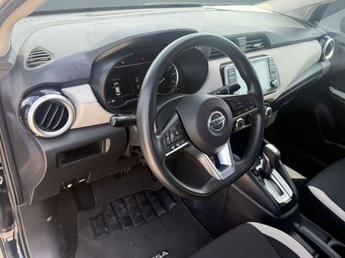 Used 2021 Nissan Versa SV image 4