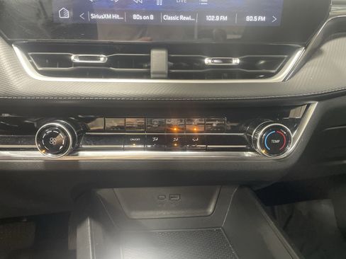 Used 2025 Chevrolet Equinox LT AWD/4WD image 20