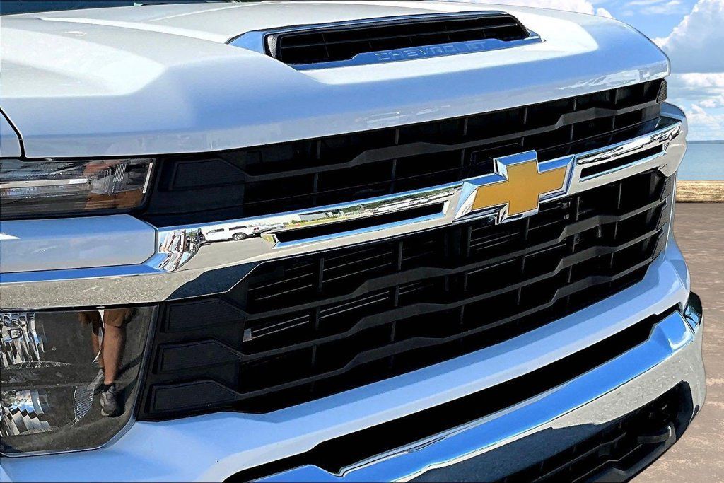 Used 2025 Chevrolet Silverado 2500 LT w/ Convenience Package AWD/4WD image 36