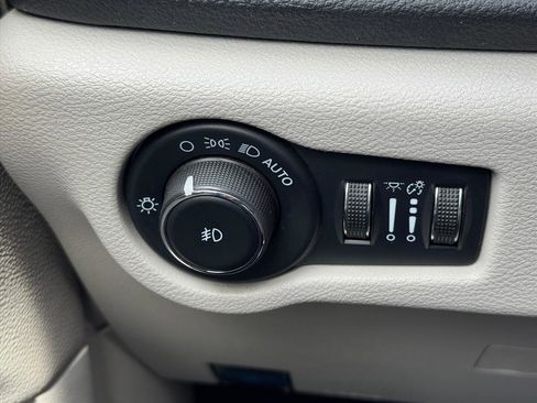 Used 2022 Chrysler Pacifica Touring-L FWD image 25