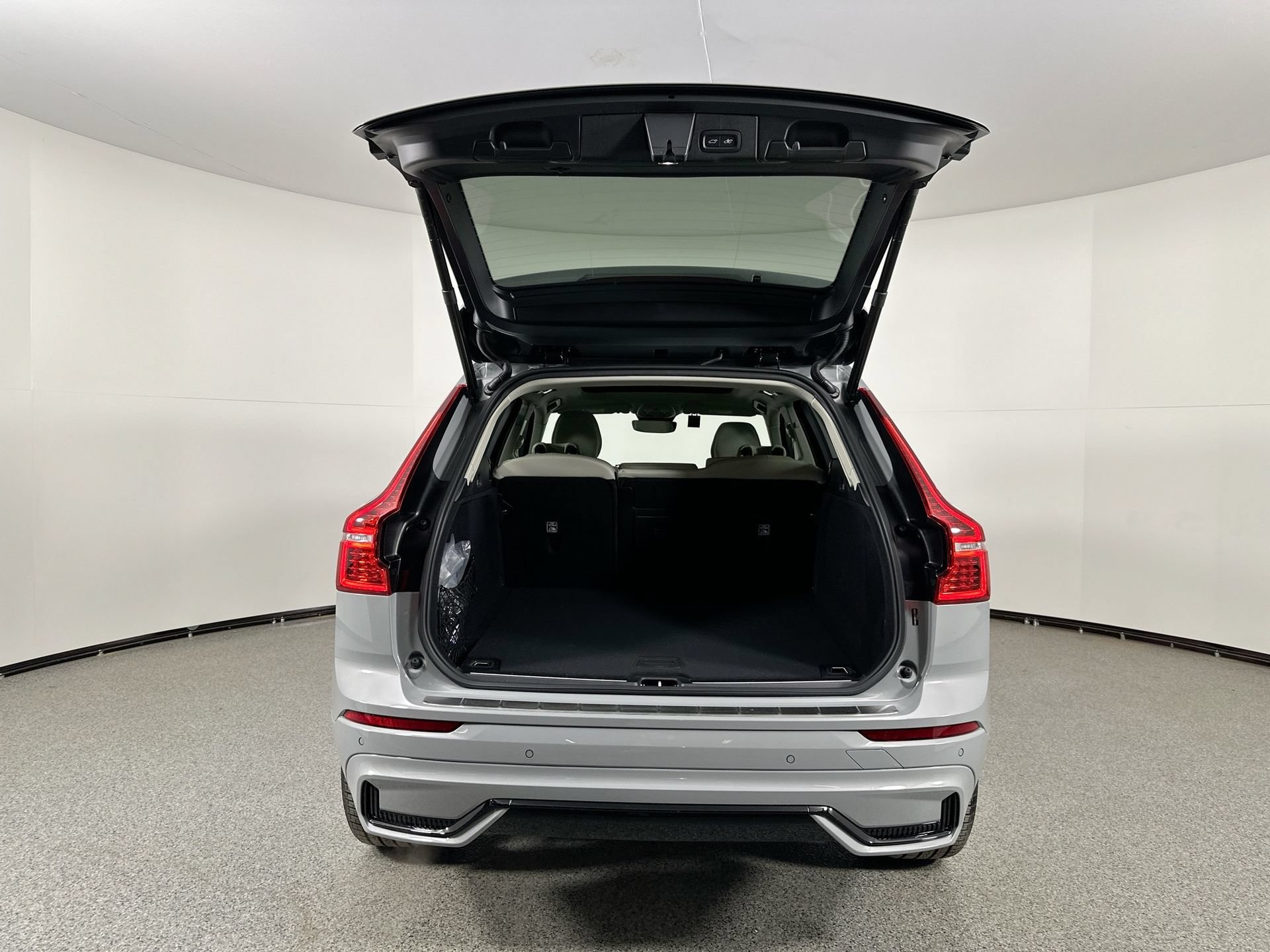 Certified 2025 Volvo XC60 B5 Ultra w/ Protection Package Premier AWD/4WD image 20