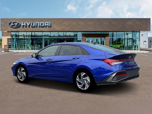 New 2025 Hyundai Elantra SEL image 4