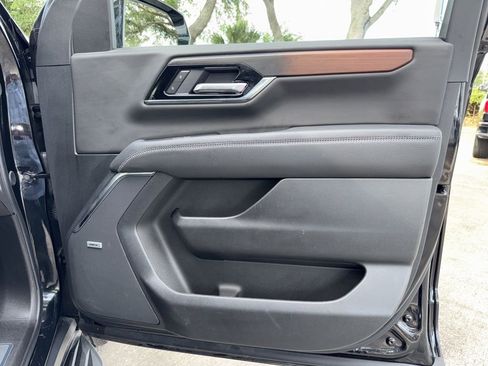 Used 2025 GMC Yukon Denali AWD/4WD image 25