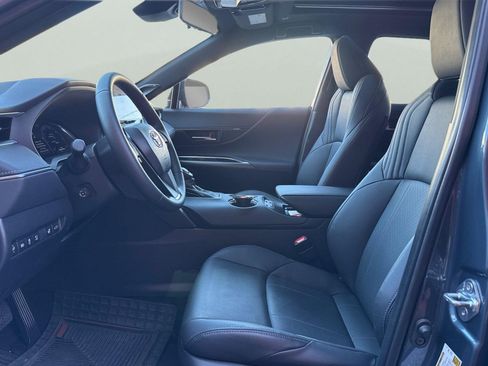 Used 2023 Toyota Venza Limited image 14