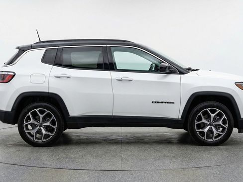 Used 2025 Jeep Compass Limited AWD/4WD image 11