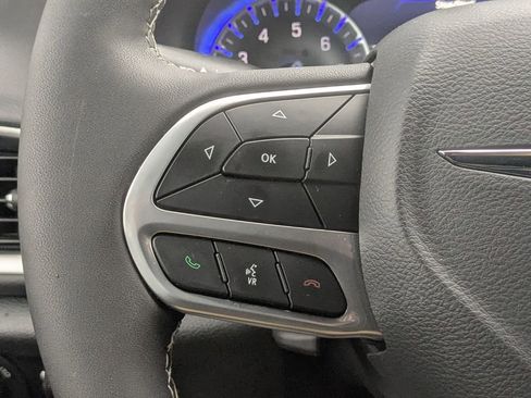 Used 2026 Chrysler Pacifica Select image 17