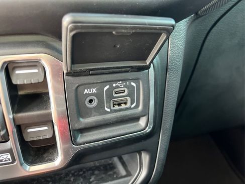 Used 2022 Jeep Gladiator Sport image 30