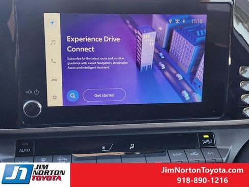 Used 2025 Toyota Camry SE w/ Convenience Package image 19