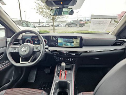 Used 2025 Nissan Kicks SR w/ SR Premium Package image 19