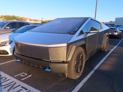 Used 2025 Tesla Cybertruck AWD Crew Cab image 2