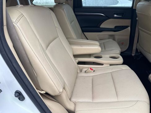 Used 2014 Toyota Highlander Limited Platinum AWD/4WD image 48