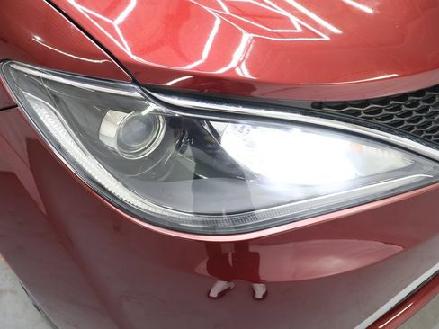 Used 2020 Chrysler Pacifica Touring-L Plus FWD image 32
