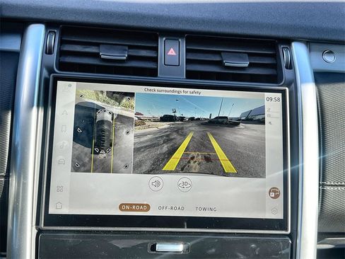 Certified 2025 Land Rover Discovery Dynamic SE image 26