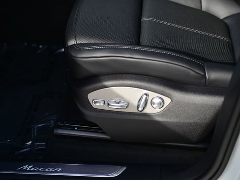 Certified 2026 Porsche Macan AWD/4WD image 28