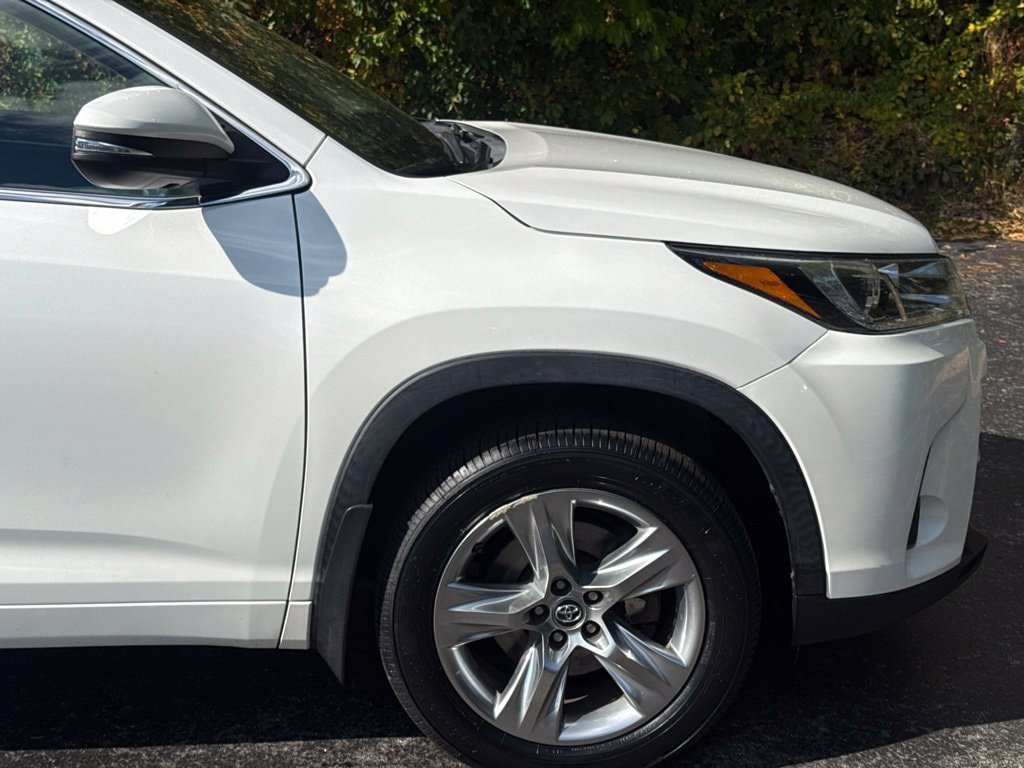 Certified 2019 Toyota Highlander Limited AWD/4WD image 11