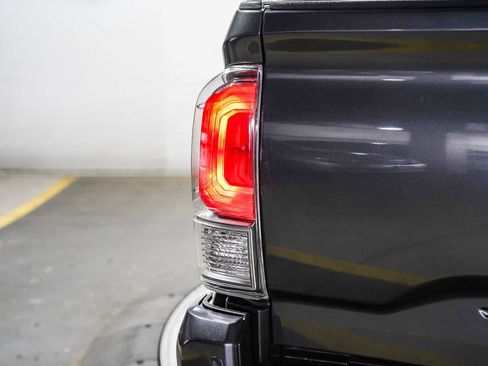 Certified 2020 Toyota Tacoma TRD Off-Road w/ Technology Package AWD/4WD image 11