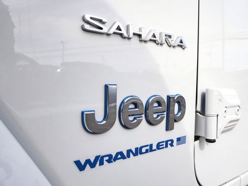 Used 2023 Jeep Wrangler Unlimited Sahara w/ Cold Weather Group image 53