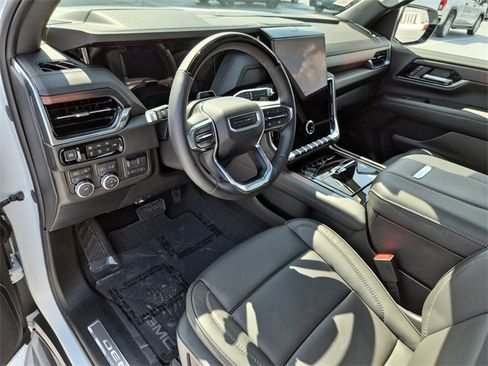 Used 2026 GMC Yukon Denali w/ Advanced Technology Package image 16