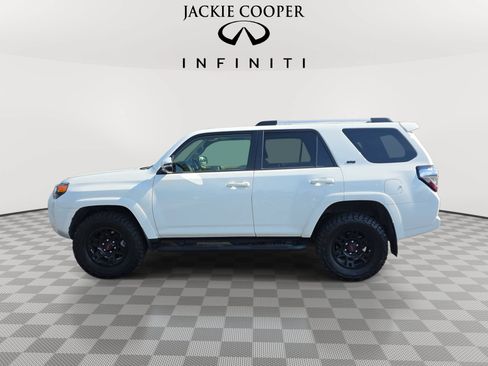 Used 2022 Toyota 4Runner SR5 Premium w/ Moonroof Package AWD/4WD image 8