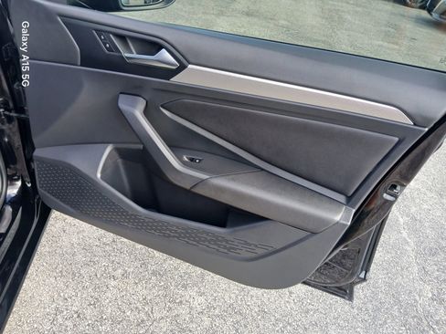 Used 2020 Volkswagen Jetta SE w/ SE Cold Weather Package image 17