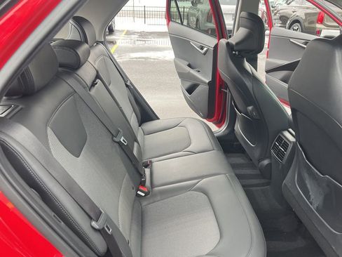 Certified 2023 Kia Niro EX image 14