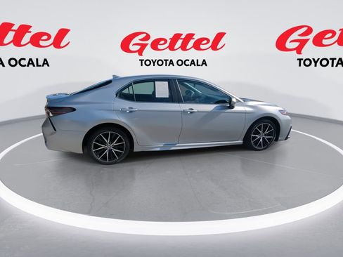 Used 2023 Toyota Camry SE image 9