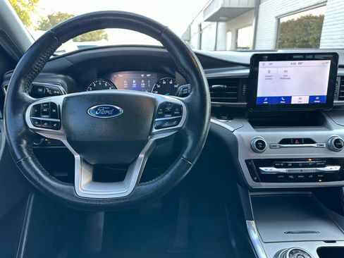 Used 2022 Ford Explorer XLT w/ Equipment Group 202A image 29