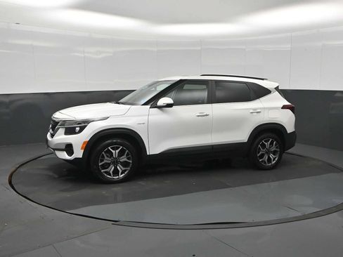 Used 2023 Kia Seltos EX AWD/4WD image 4