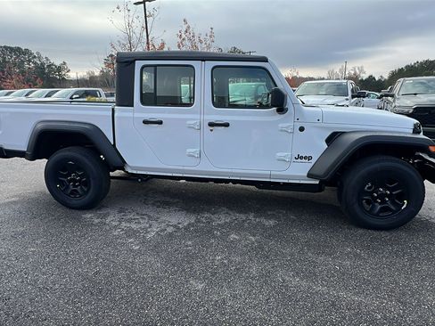 New 2026 Jeep Gladiator Sport image 7