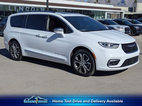 Used 2024 Chrysler Pacifica Pinnacle w/ Trailer Tow Group image 1