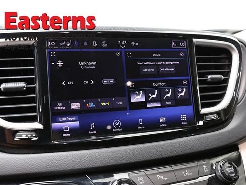 Used 2023 Chrysler Pacifica Touring-L FWD image 19