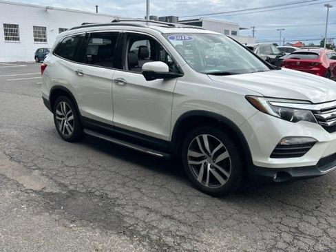Used 2018 Honda Pilot Touring image 8
