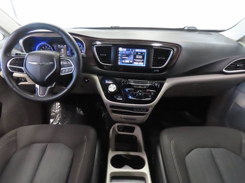 Used 2023 Chrysler Voyager LX FWD image 12
