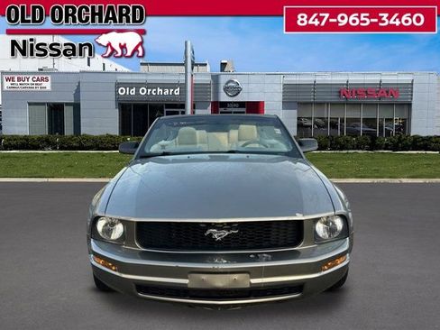 Used 2005 Ford Mustang Convertible image 2