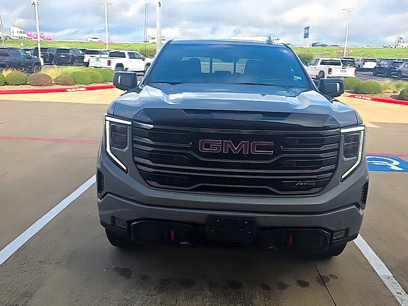 Used 2025 GMC Sierra 1500 AT4 w/ Technology Package AWD/4WD image 4