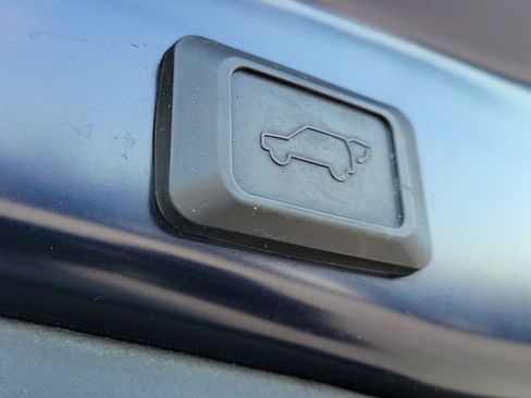 Used 2021 Toyota RAV4 Limited image 12