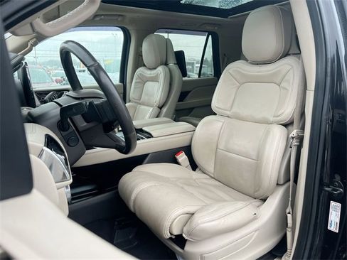 Used 2019 Lincoln Navigator Reserve image 20