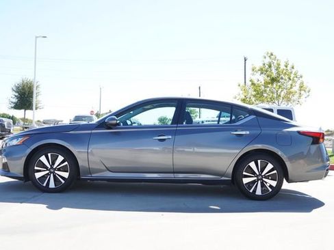Used 2022 Nissan Altima 2.5 SV FWD image 6