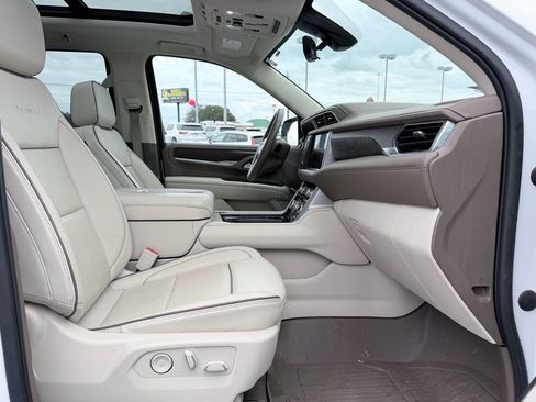 Used 2022 GMC Yukon Denali w/ Denali Premium Package image 18
