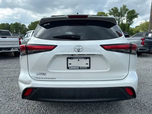 Used 2023 Toyota Highlander L FWD image 9