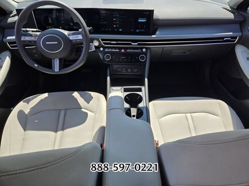 Used 2025 Hyundai Sonata SEL FWD image 13