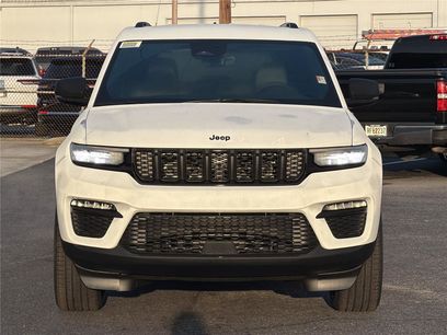 New 2025 Jeep Grand Cherokee Limited w/ Black Appearance Package