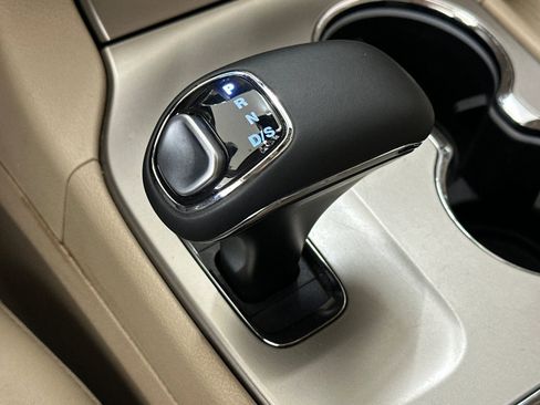 Used 2015 Jeep Grand Cherokee Limited image 16