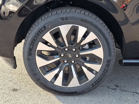 New 2025 Ford Expedition Platinum w/ Driver's Package image 18