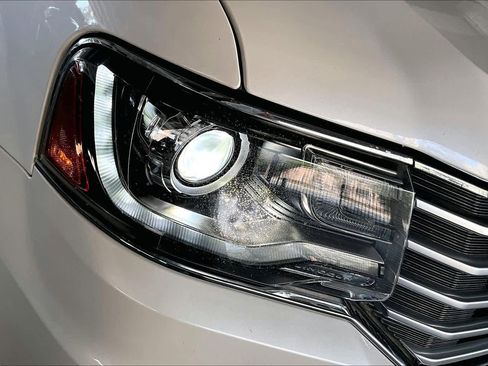 Used 2016 Lincoln Navigator L Reserve image 27