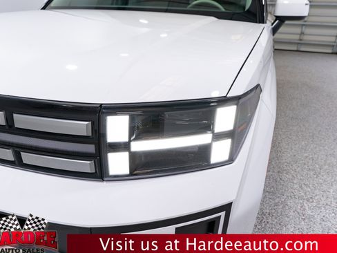 Used 2025 Hyundai Santa Fe SEL FWD image 8
