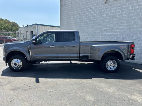Used 2024 Ford F450 Lariat w/ Lariat Ultimate Package AWD/4WD image 4