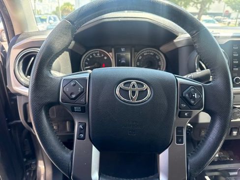 Used 2022 Toyota Tacoma SR5 w/ Technology Package RWD image 2